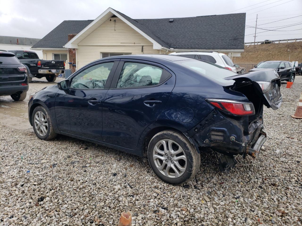 Изображение 2 2016 TOYOTA SCION IA  2016 с VIN 3MYDLBZV5GY113012