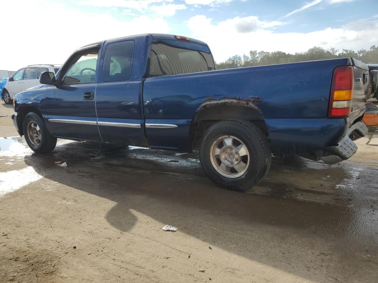 Image 2 of 1999 GMC NEW SIERRA C1500 1999 with VIN 2GTEC19V1X1539419