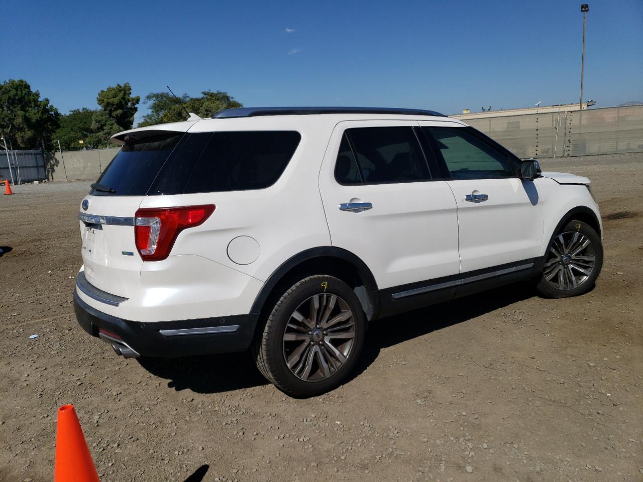 Изображение 3 2018 FORD EXPLORER PLATINUM 2018 с VIN 1FM5K8HT0JGA33808