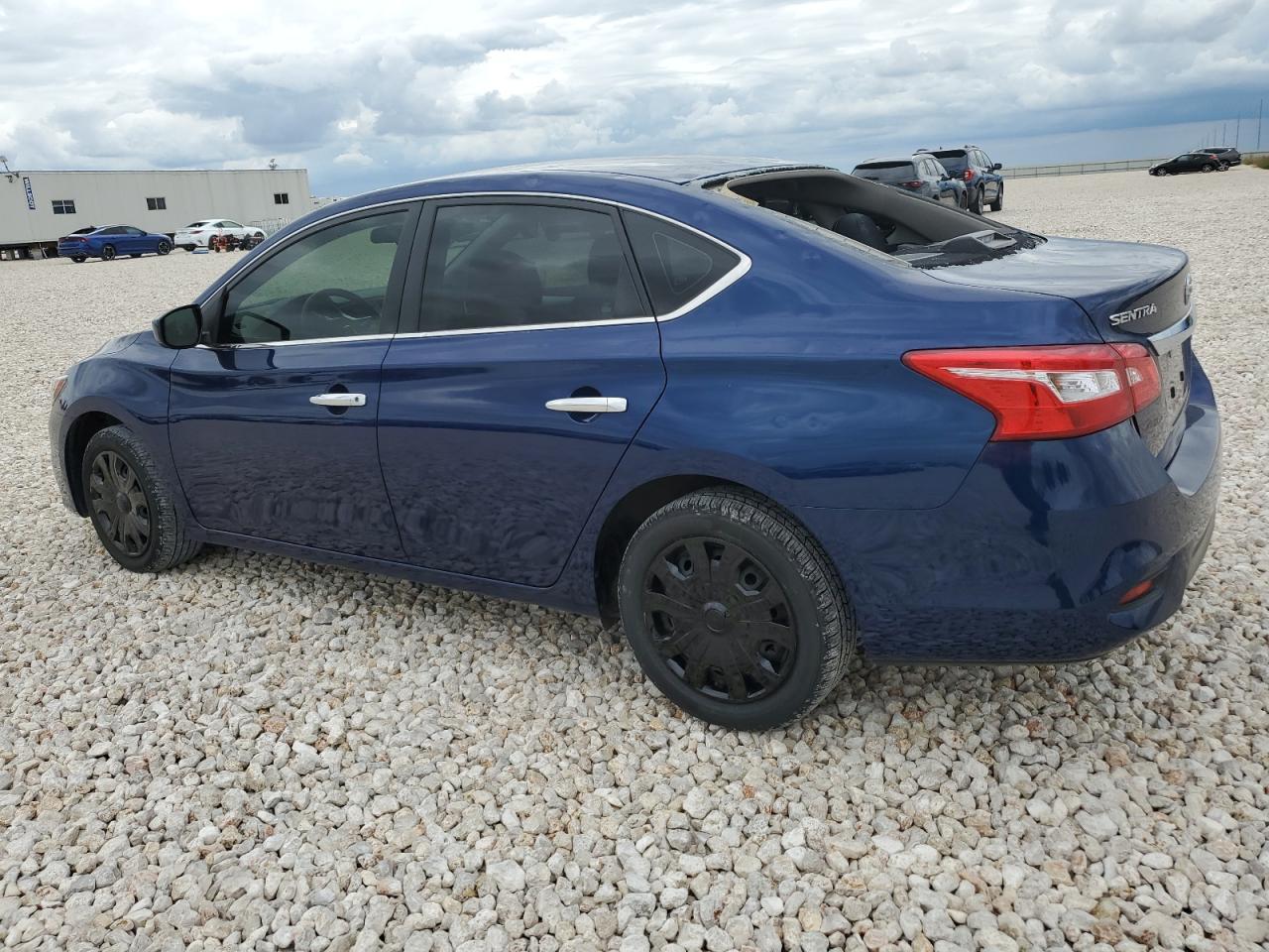 Obraz 2 z 2018 NISSAN SENTRA S 2018 z VIN 3N1AB7AP0JY332341