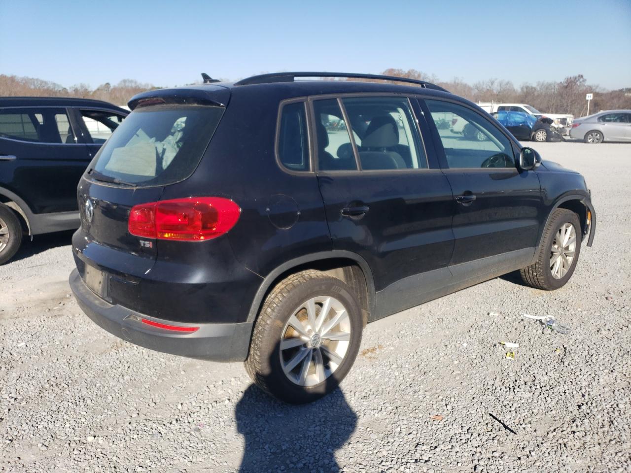 Изображение 3 2018 VOLKSWAGEN TIGUAN LIMITED  2018 с VIN WVGAV7AX0JK002567
