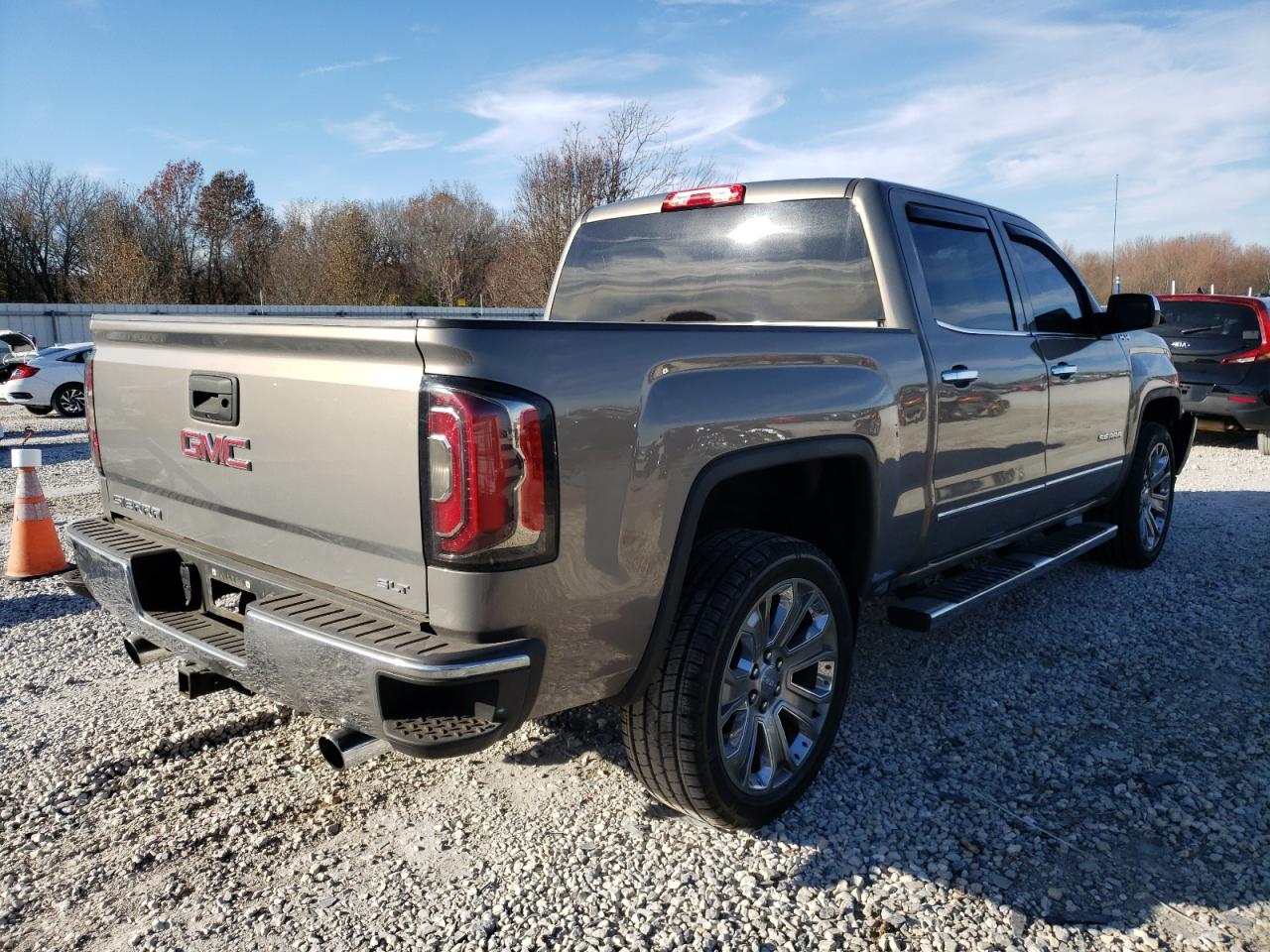 Obraz 3 z 2017 GMC SIERRA K1500 SLT 2017 z VIN 3GTU2NEJ6HG282890