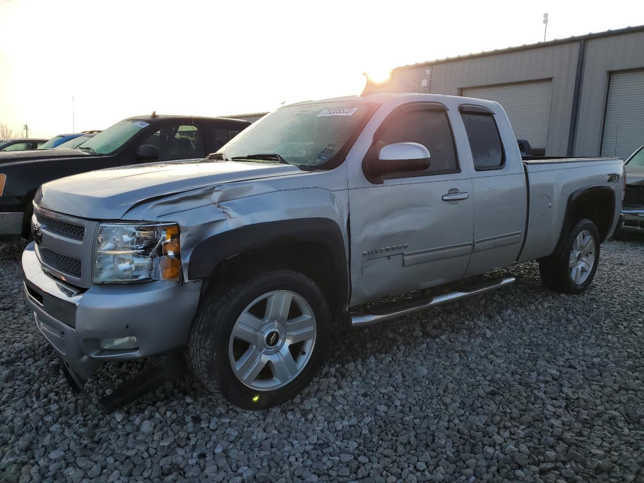 Изображение 1 2010 CHEVROLET SILVERADO K1500 LT 2010 с VIN 1GCSKSE38AZ157791