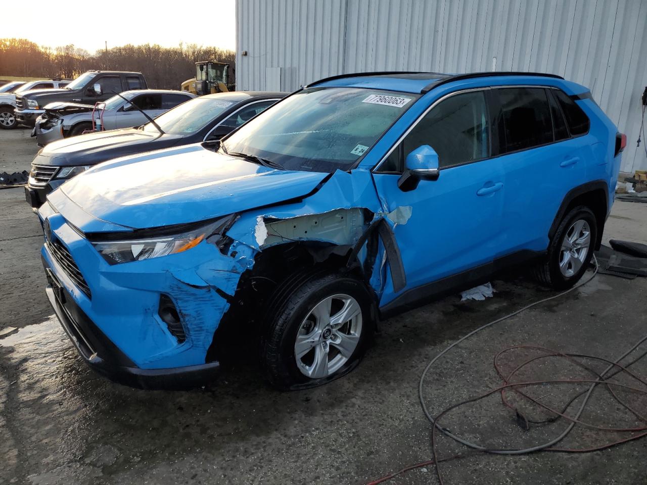 Изображение 1 2019 TOYOTA RAV4 XLE 2019 с VIN 2T3P1RFVXKC027239