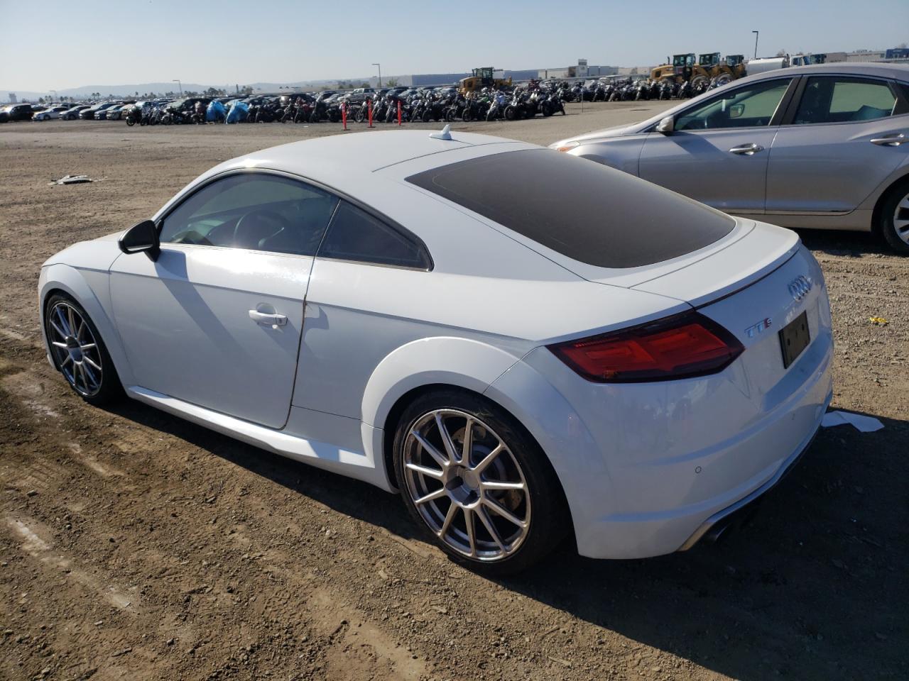 Изображение 2 2016 AUDI TTS  2016 с VIN TRUC1AFV1G1029522