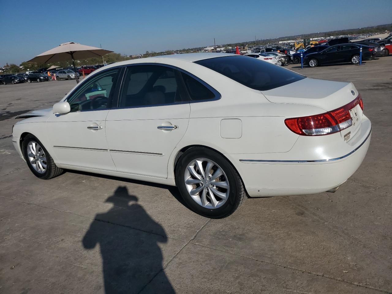 Image 2 of 2006 HYUNDAI AZERA SE 2006 with VIN KMHFC46F96A099050