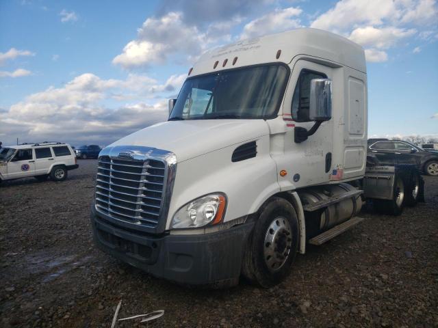 Image 2 of 2016 FREIGHTLINER CASCADIA 113  2016 with VIN 1FUJGHDV0GLGY1611