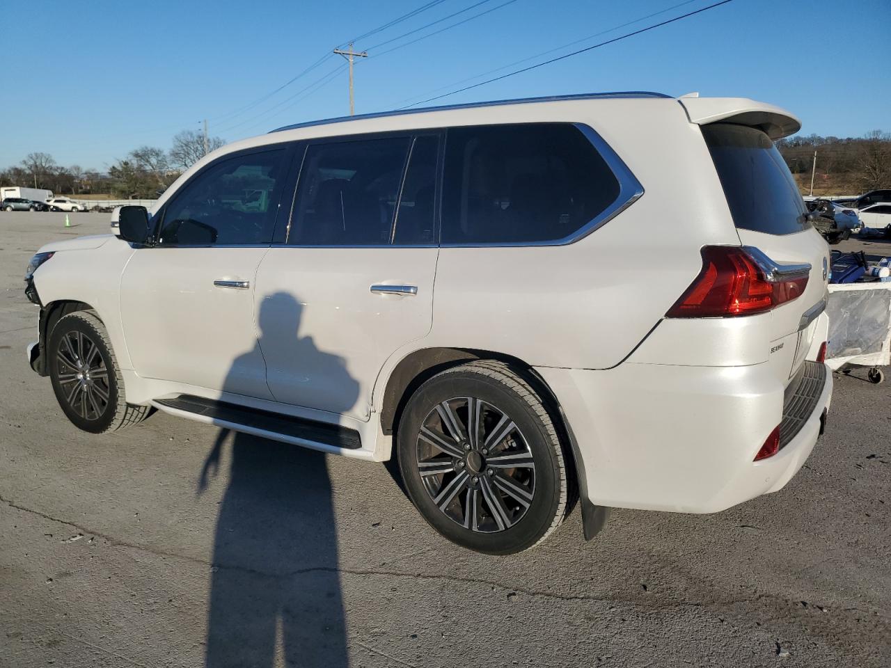 Obraz 2 z 2018 LEXUS LX 570 2018 z VIN JTJHY7AX2J4258379