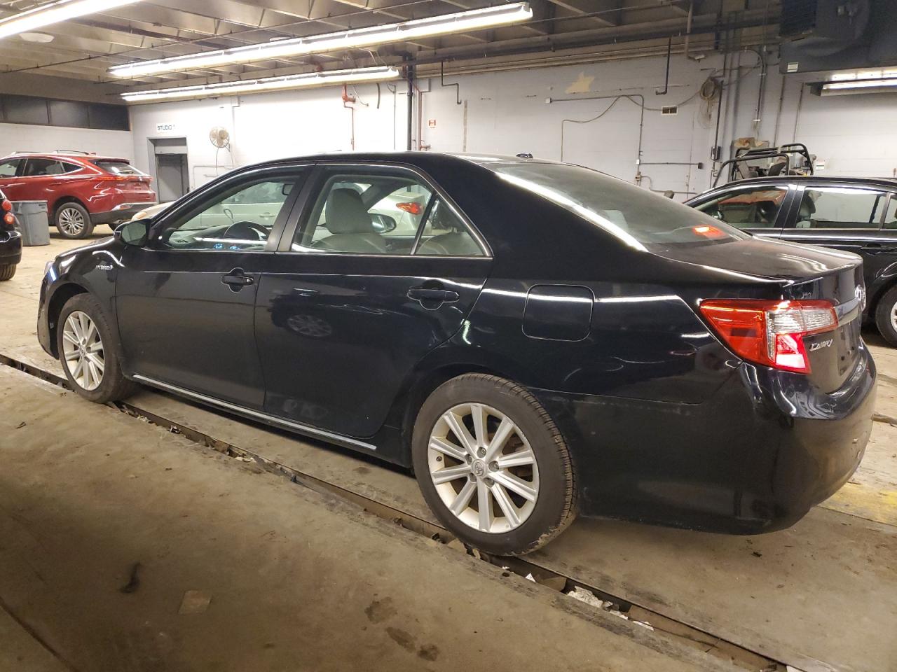 Image 2 of 2012 TOYOTA CAMRY HYBRID 2012 with VIN 4T1BD1FK4CU045561