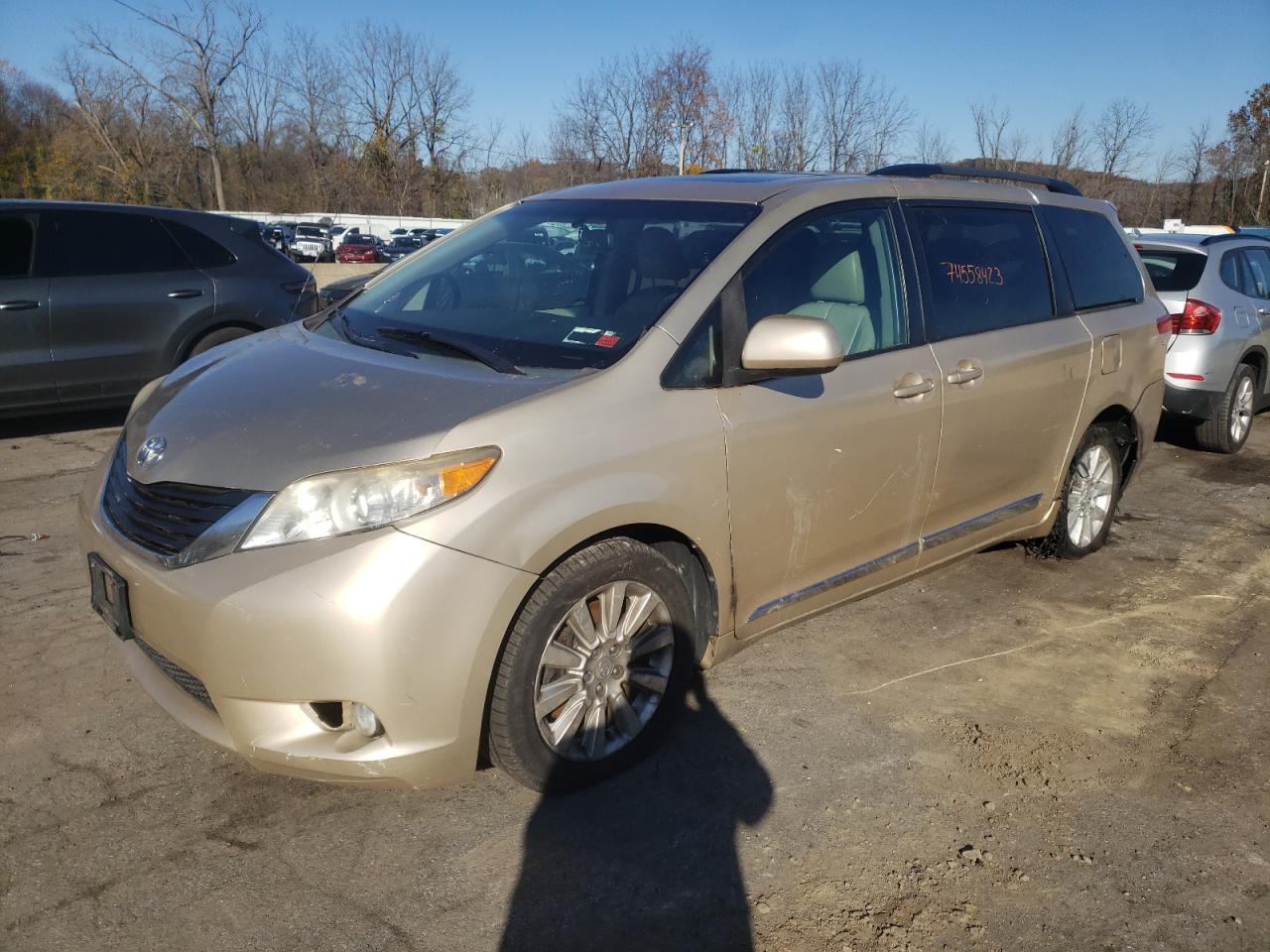 Image 1 of 2011 TOYOTA SIENNA XLE 2011 with VIN 5TDDK3DC4BS013450