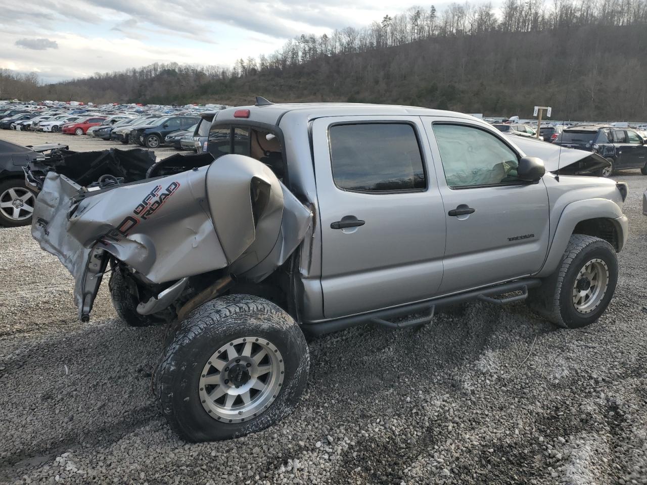 Image 3 of 2015 TOYOTA TACOMA DOUBLE CAB 2015 with VIN 3TMLU4EN5FM181261