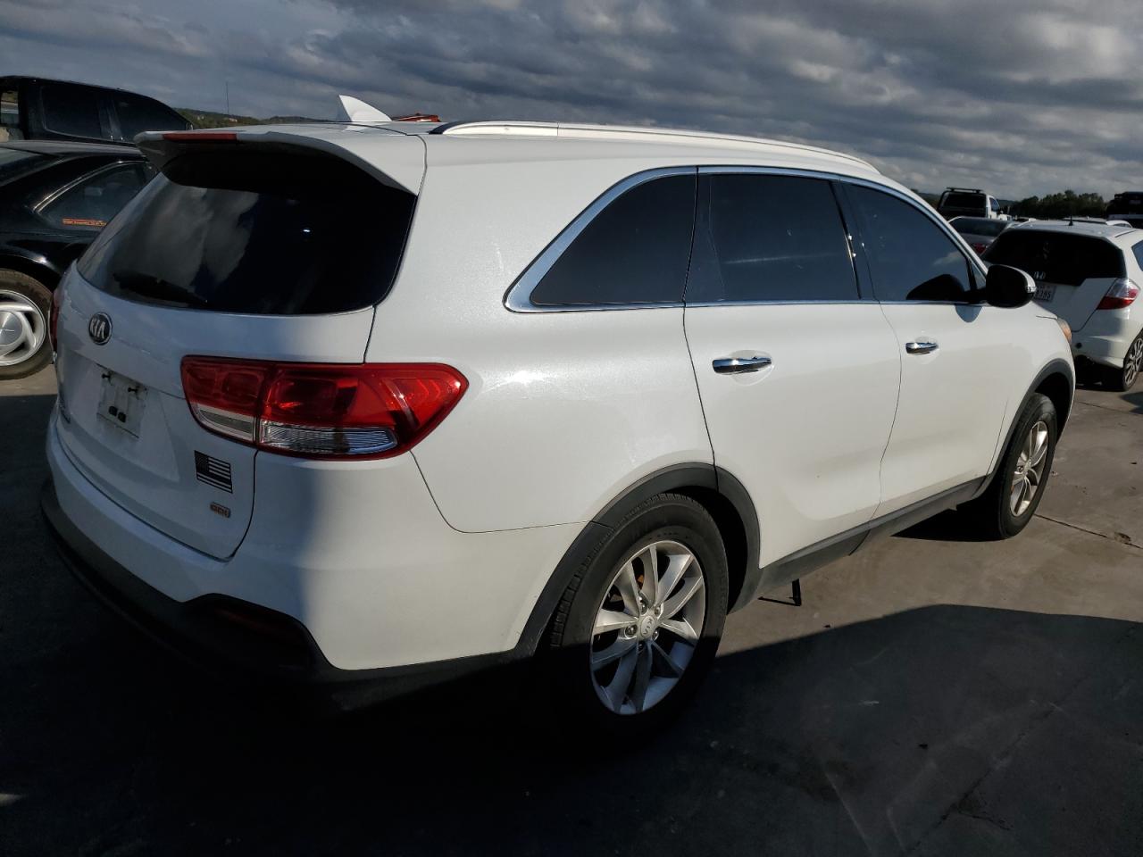 Image 3 of 2016 KIA SORENTO LX 2016 with VIN 5XYPG4A30GG010641