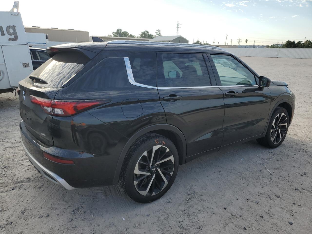 Image 3 of 2022 MITSUBISHI OUTLANDER SEL 2022 with VIN JA4J3VA82NZ083988