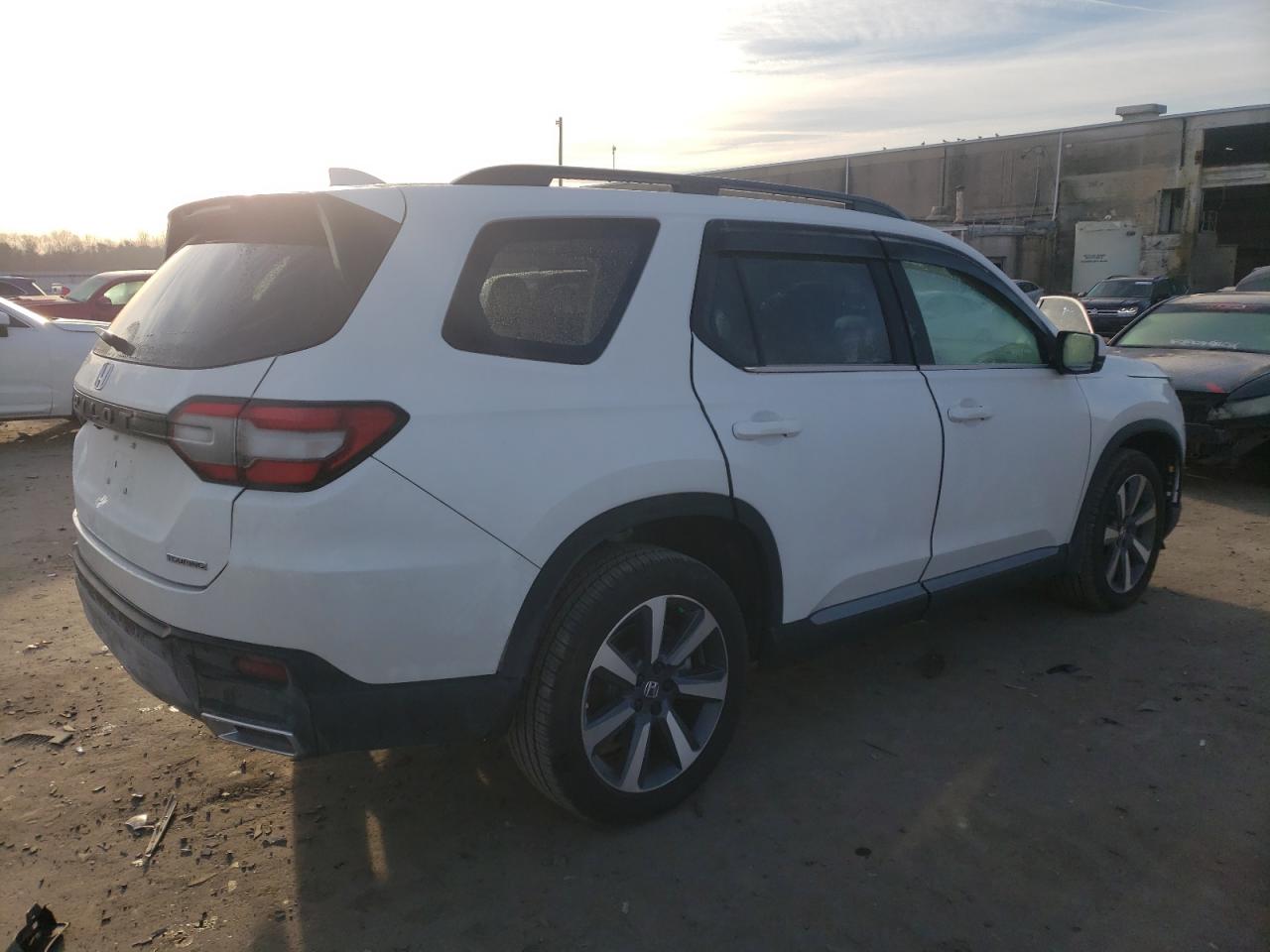 Obraz 3 z 2023 HONDA PILOT TOURING 2023 z VIN 5FNYG1H73PB001760