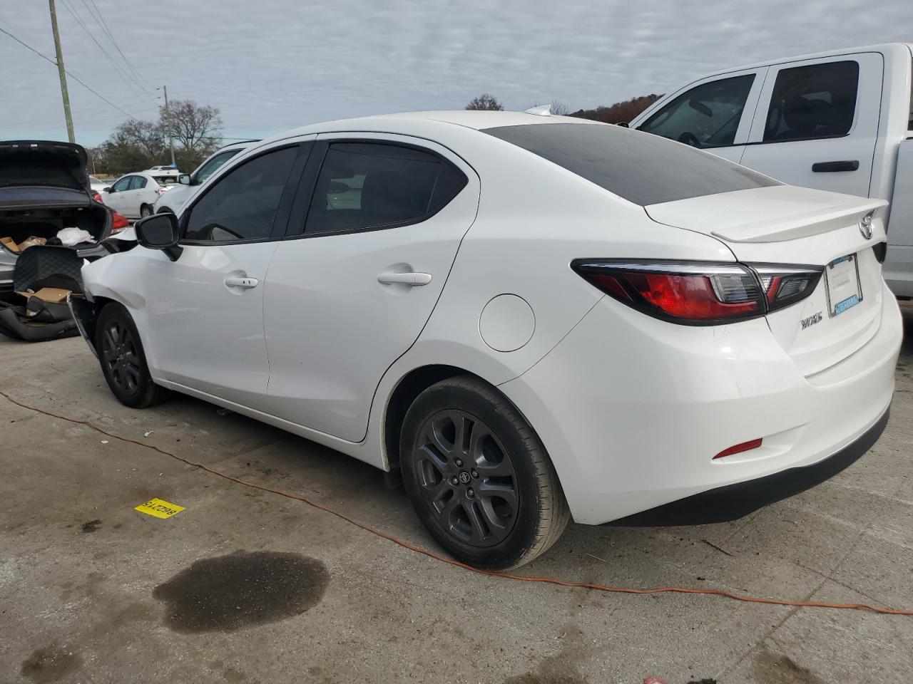 Image 2 of 2019 TOYOTA YARIS L 2019 with VIN 3MYDLBYV2KY527679