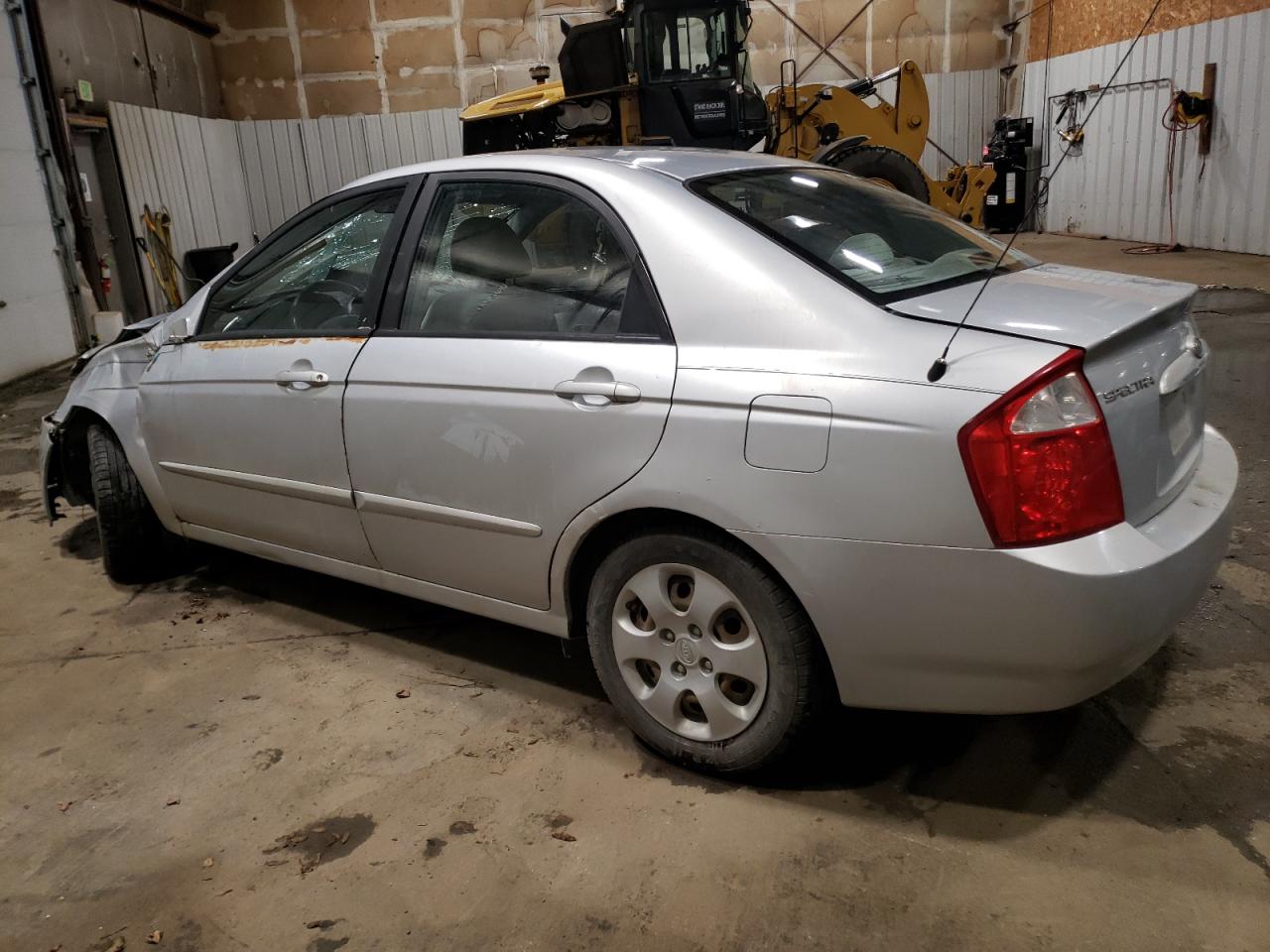 Изображение 2 2004 KIA SPECTRA LX 2004 с VIN KNAFE122345026128