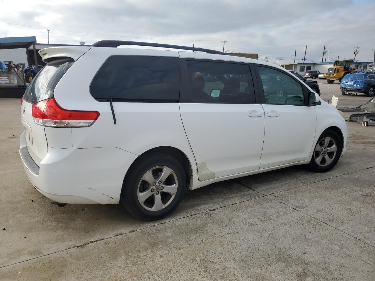 Obraz 3 z 2011 TOYOTA SIENNA LE 2011 z VIN 5TDKK3DC9BS044636