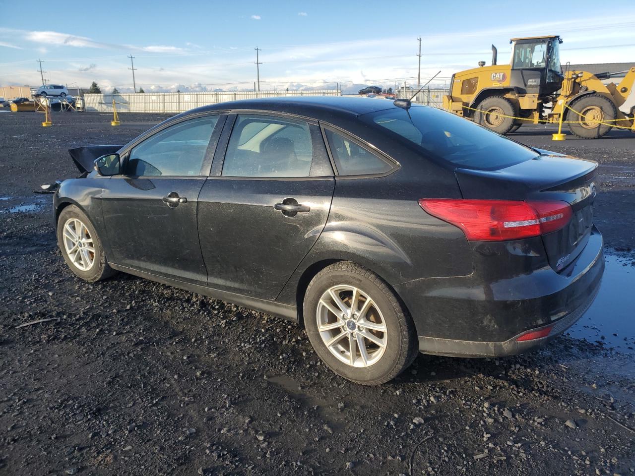 Image 2 of 2015 FORD FOCUS SE 2015 with VIN 1FADP3F2XFL370103