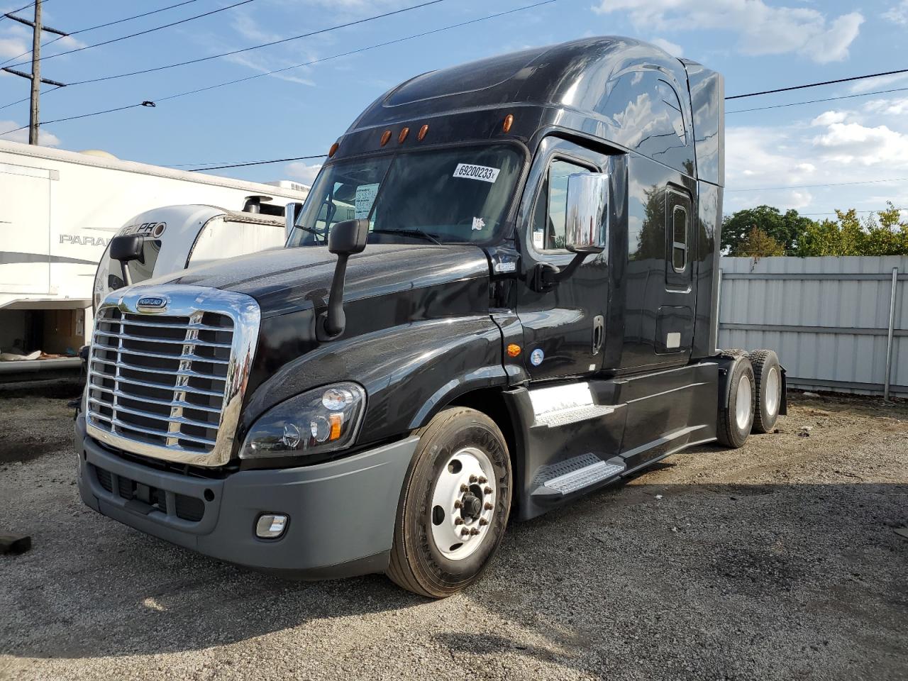 Image 2 of 2019 FREIGHTLINER CASCADIA 125  2019 with VIN 3AKJGLDR7KSKM1966