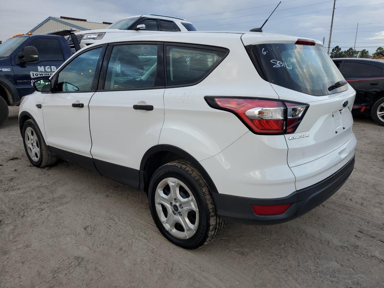 Obraz 2 z 2017 FORD ESCAPE S 2017 z VIN 1FMCU0F72HUC54217