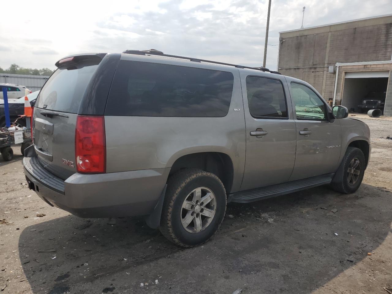 Image 3 of 2009 GMC YUKON XL K1500 SLT 2009 with VIN 1GKFK36359R177390