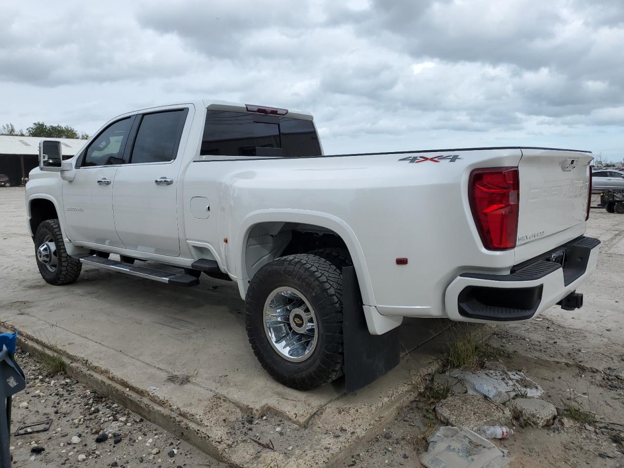 Image 2 of 2021 CHEVROLET SILVERADO K3500 LTZ 2021 with VIN 1GC4YUEY2MF295458