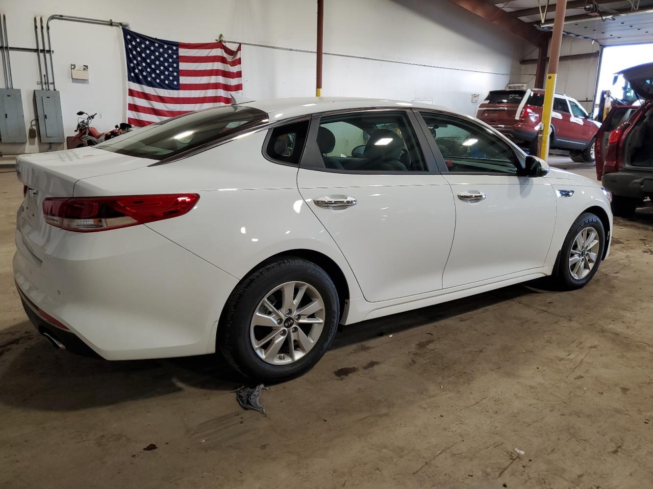 Obraz 3 z 2018 KIA OPTIMA LX 2018 z VIN 5XXGT4L38JG198135