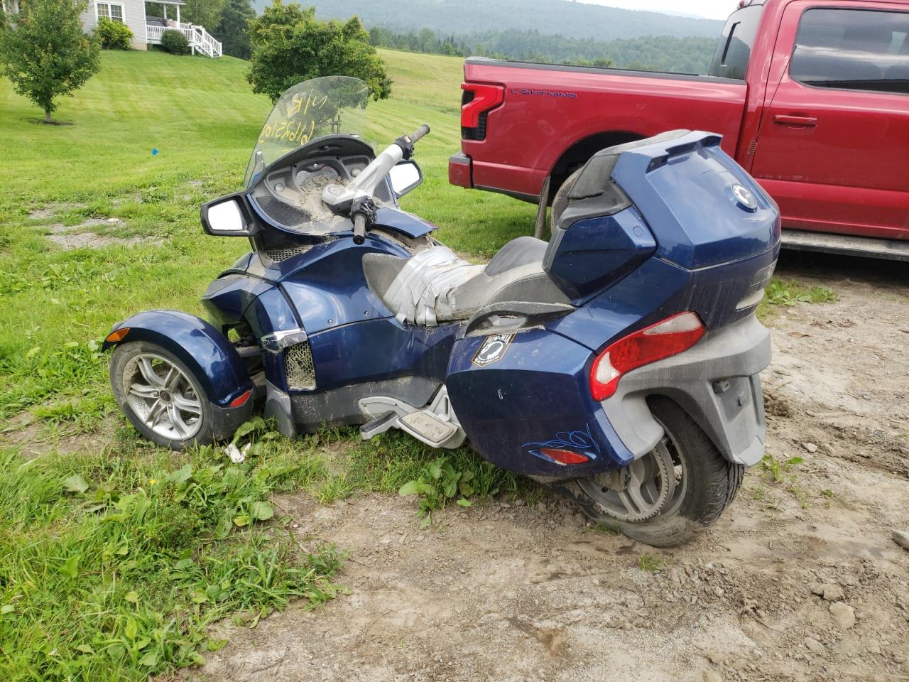 Obraz 2 z Can-Am Spyder Roadster Rt 2011 z VIN 2BXJBKC1XBV001249