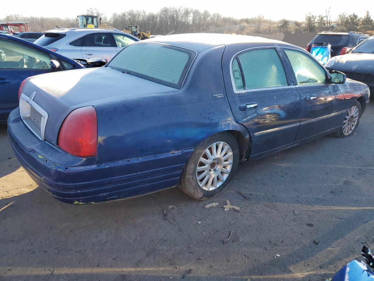 Obraz 3 z 2011 LINCOLN TOWN CAR SIGNATURE LIMITED 2011 z VIN 2LNBL8CV8BX763924