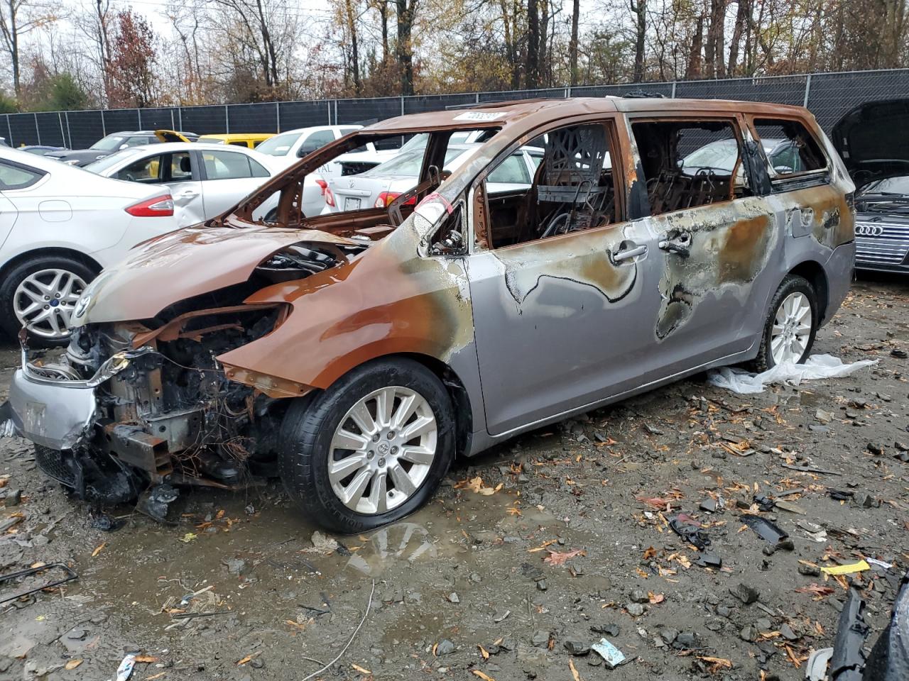Obraz 2011 TOYOTA SIENNA XLE 2011