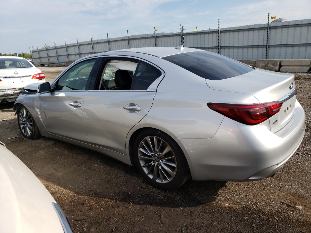 Obraz 2 z Infiniti Q50 Luxe 2018 z VIN JN1EV7AR6JM433560