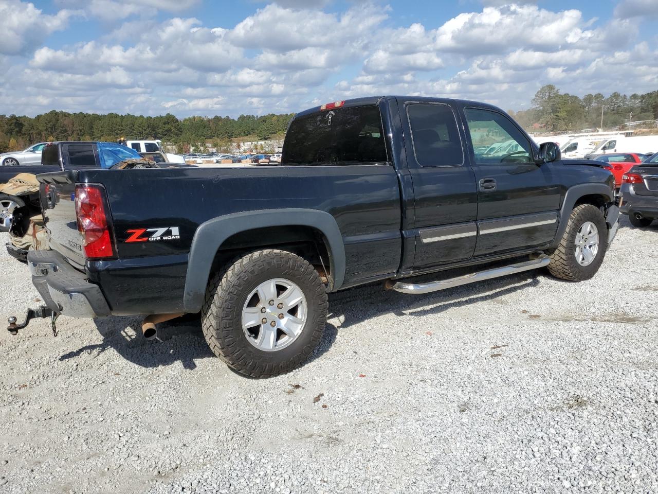 Obraz 3 z 2005 CHEVROLET SILVERADO K1500 2005 z VIN 1GCEK19Z45Z221398
