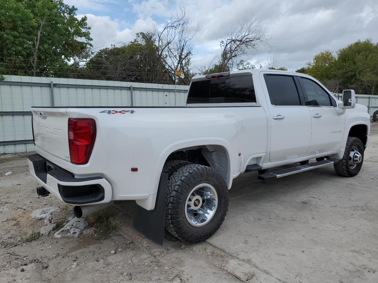 Image 3 of 2021 CHEVROLET SILVERADO K3500 LTZ 2021 with VIN 1GC4YUEY2MF295458