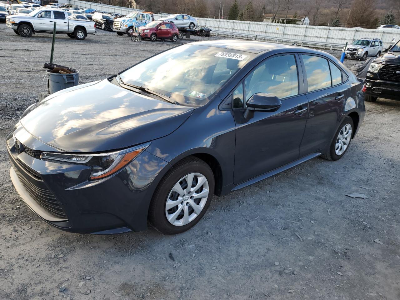 Obraz 1 z 2023 TOYOTA COROLLA LE 2023 z VIN JTDB4MEE2P3001426