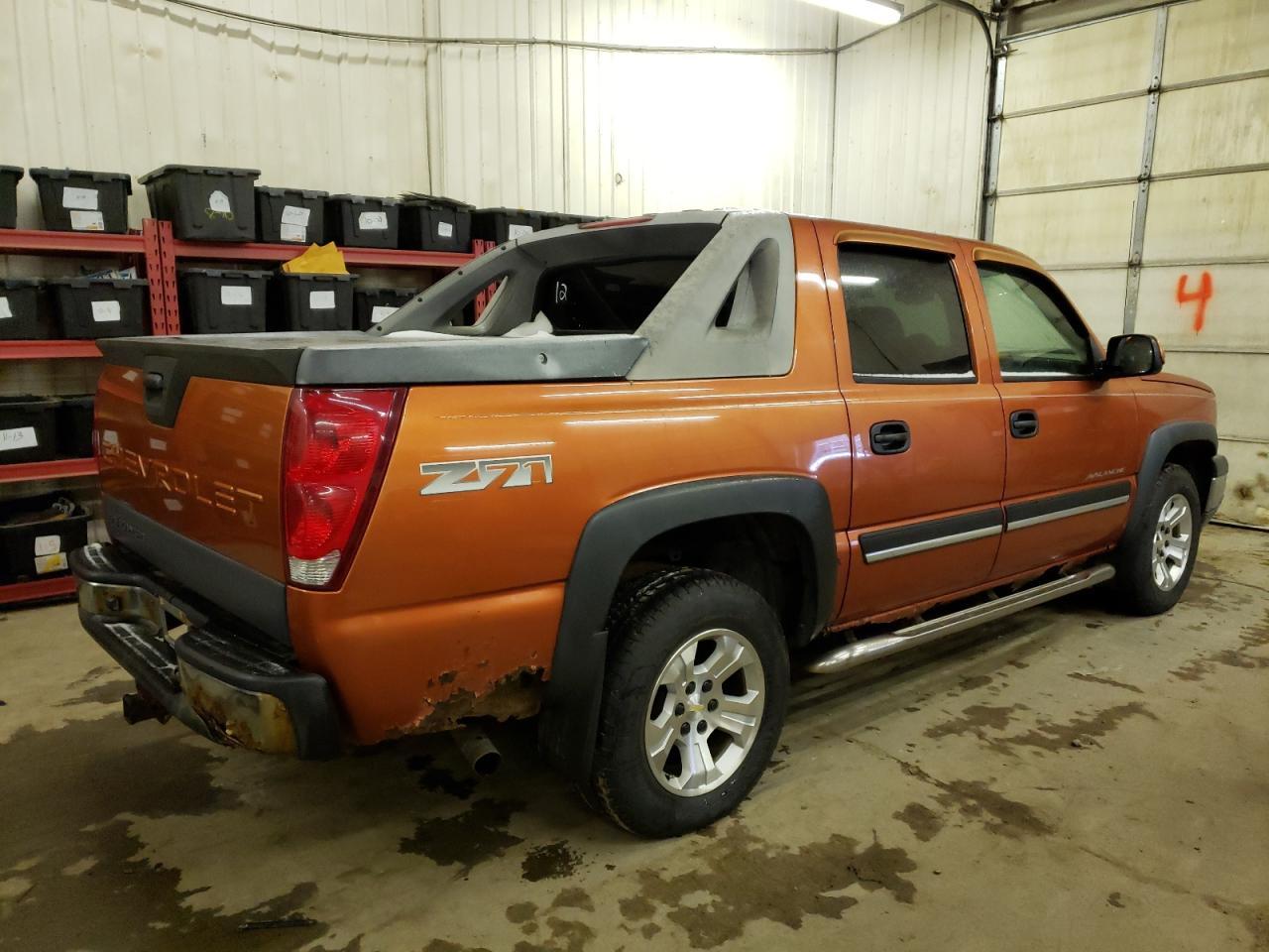 Изображение 3 2005 CHEVROLET AVALANCHE K1500 2005 с VIN 3GNEK12Z65G258910