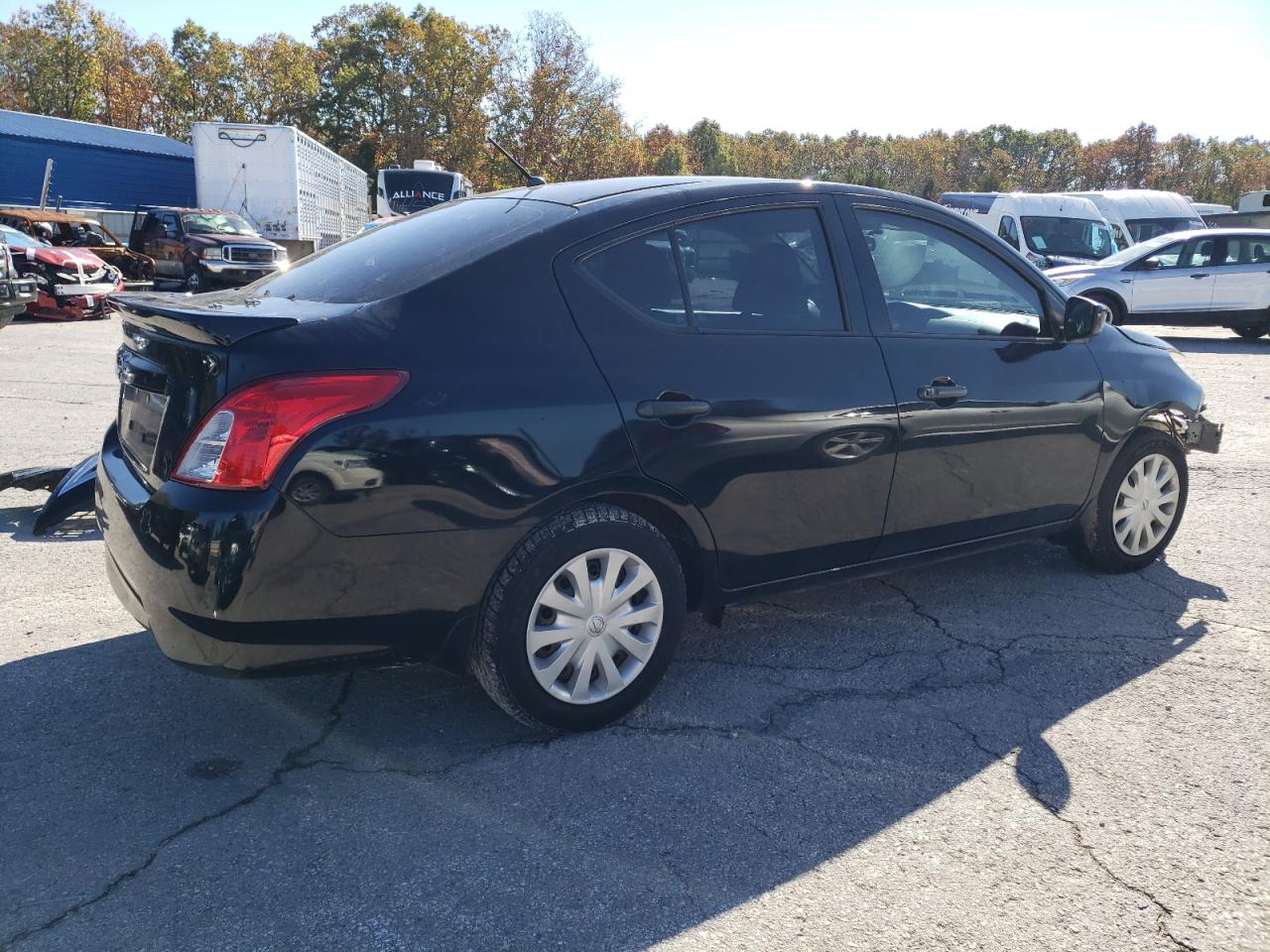 Obraz 3 z 2018 NISSAN VERSA S 2018 z VIN 3N1CN7AP9JL809250