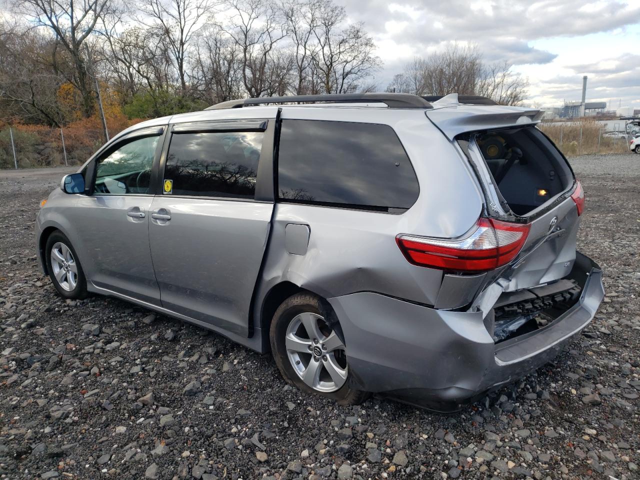 Image 2 of 2018 TOYOTA SIENNA LE 2018 with VIN 5TDKZ3DC0JS926143