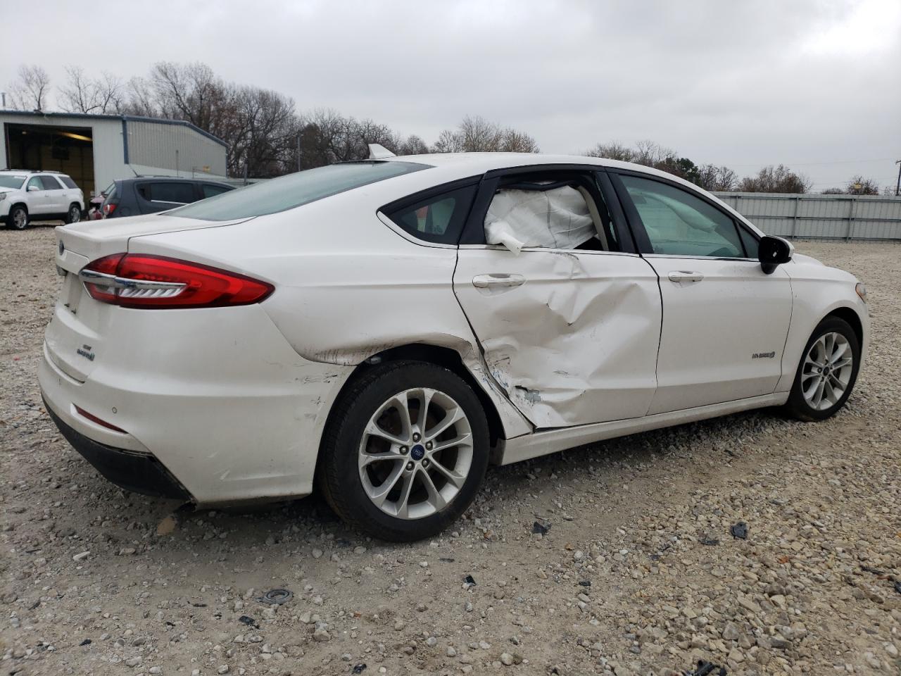 Image 3 of 2019 FORD FUSION SE 2019 with VIN 3FA6P0LU9KR148354