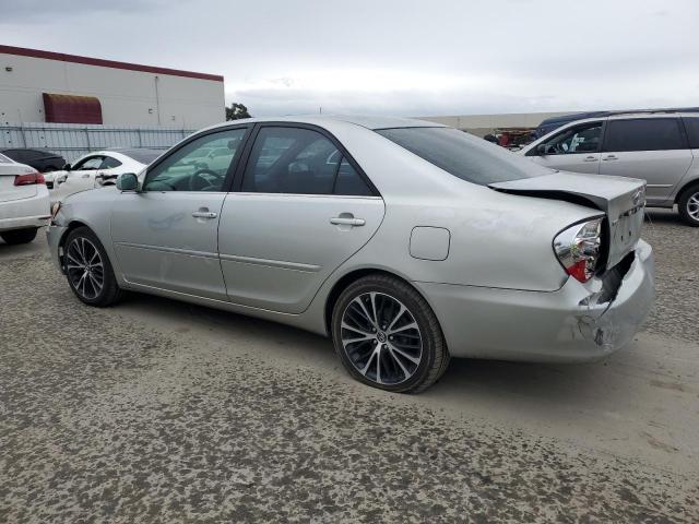 Obraz 2 z 2002 TOYOTA CAMRY LE 2002 z VIN JTDBE32K120016401