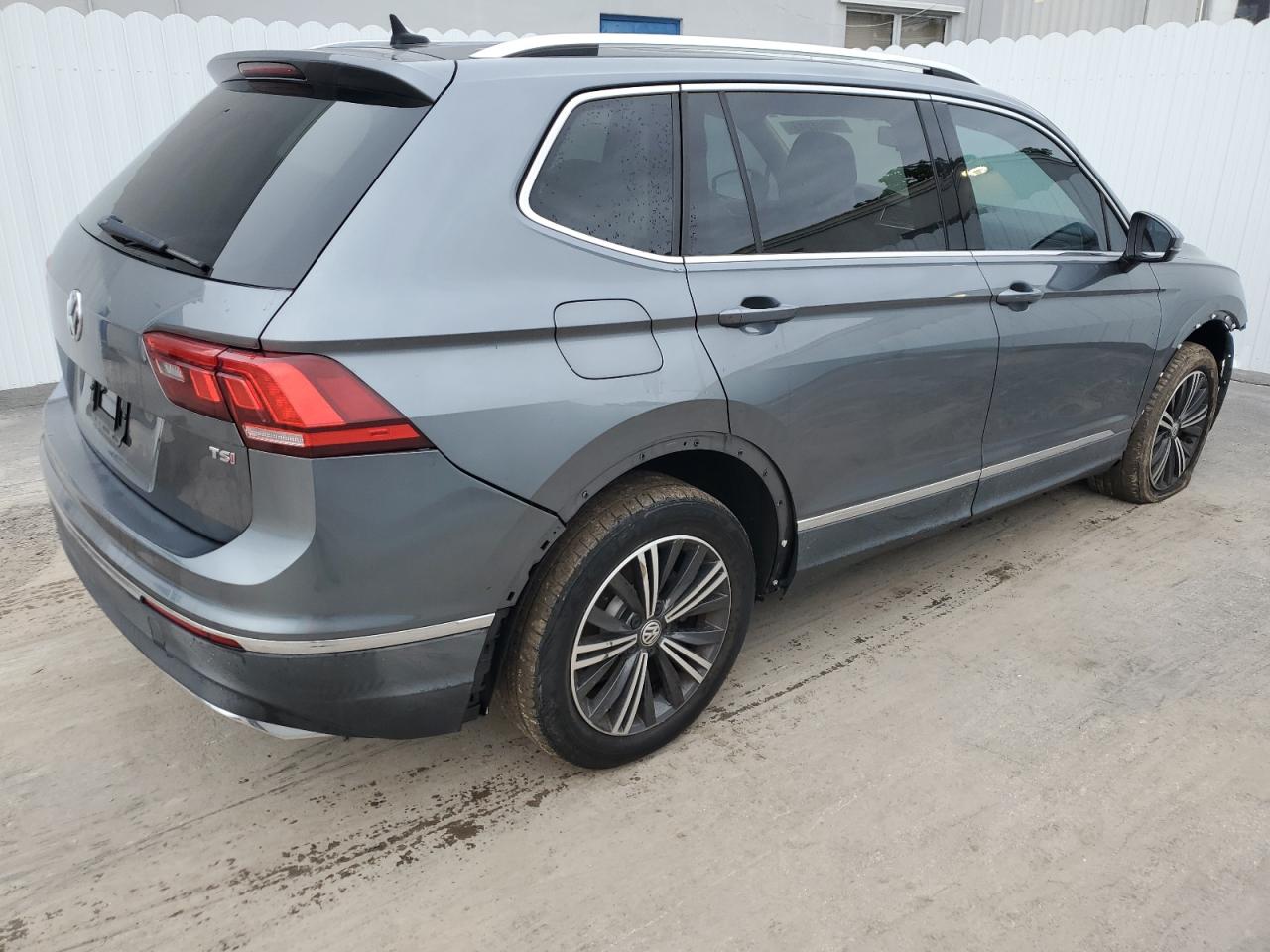 Image 3 of 2018 VOLKSWAGEN TIGUAN SE 2018 with VIN 3VV3B7AX7JM119241