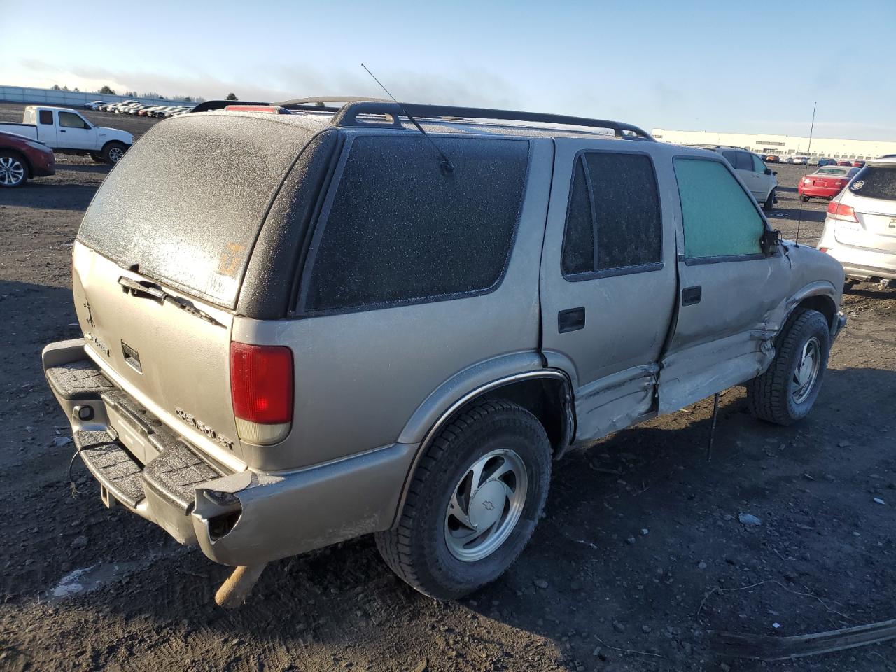 Image 3 of 2001 CHEVROLET BLAZER  2001 with VIN 1GNDT13W612218729