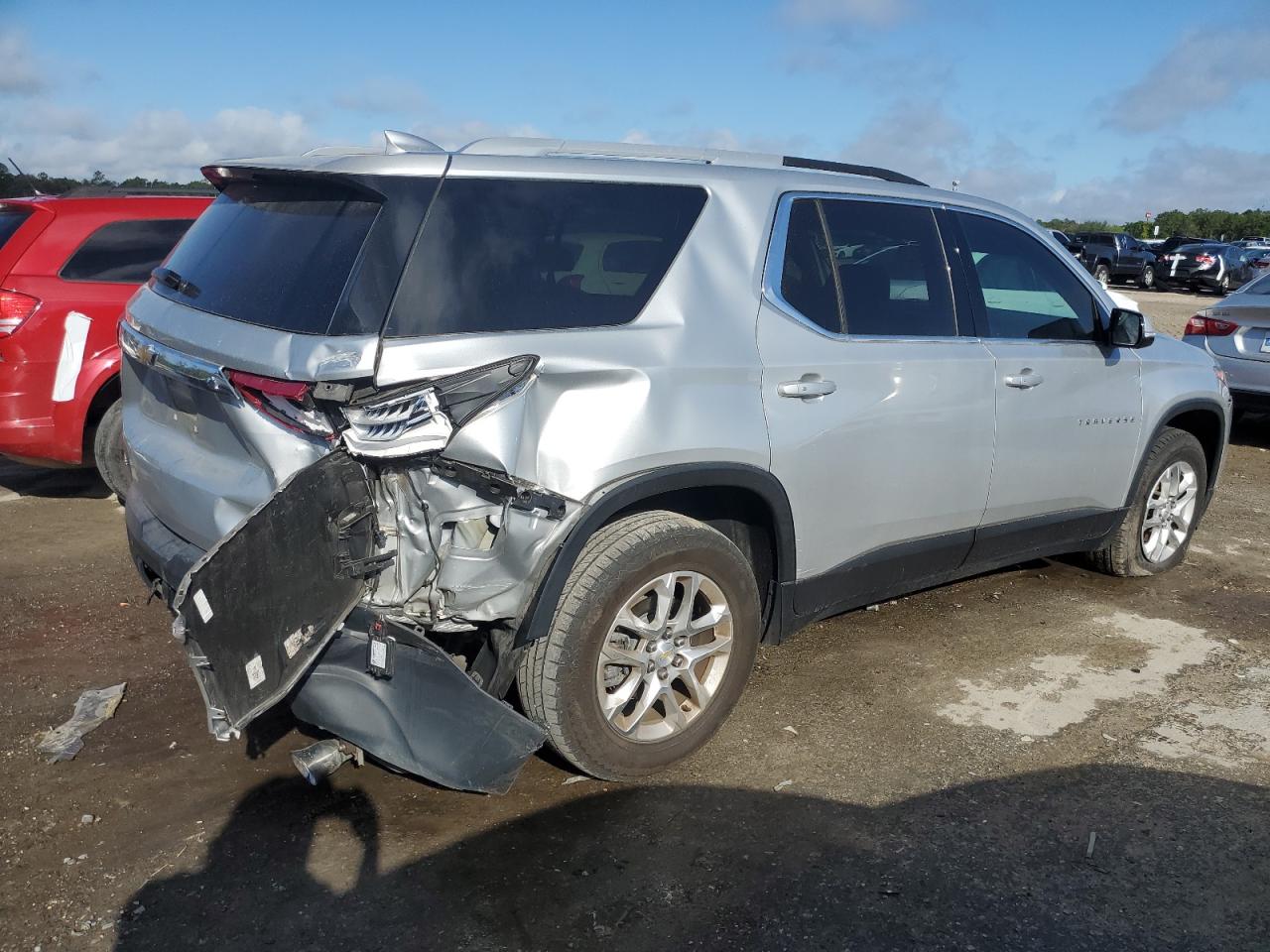 Image 3 of 2018 CHEVROLET TRAVERSE LT 2018 with VIN 1GNERGKW2JJ280321