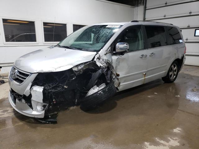 Image 1 of 2010 VOLKSWAGEN ROUTAN SEL 2010 with VIN 2V4RW6DX0AR159095