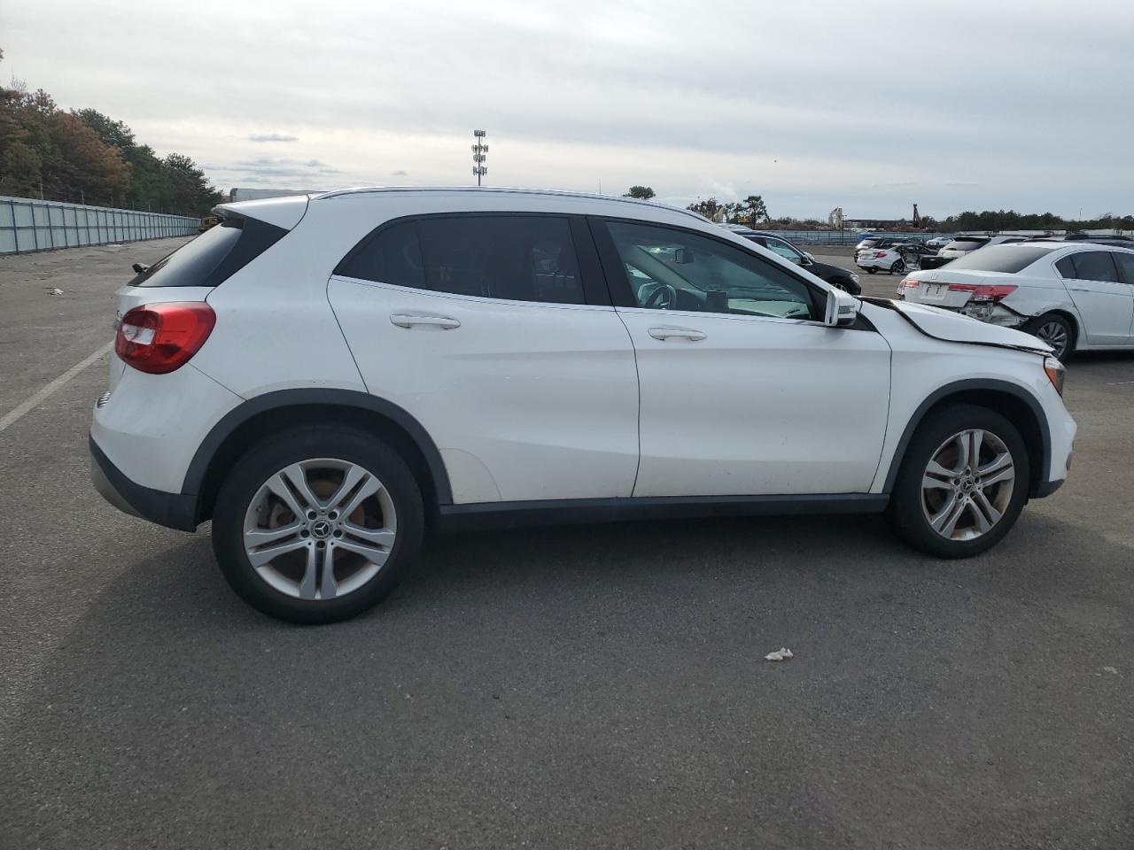 Image 3 of 2018 MERCEDES-BENZ GLA 250 4MATIC 2018 with VIN WDCTG4GB3JU000151