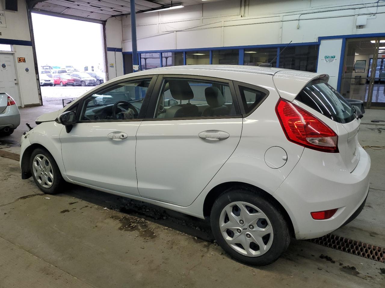 Изображение 2 2013 FORD FIESTA S 2013 с VIN 3FADP4TJ3DM215695
