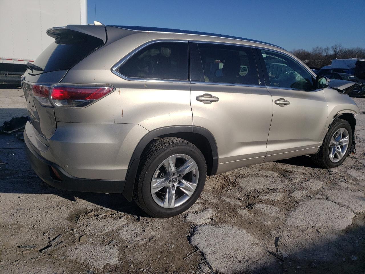 Image 3 of 2016 TOYOTA HIGHLANDER LIMITED 2016 with VIN 5TDDKRFH3GS282283