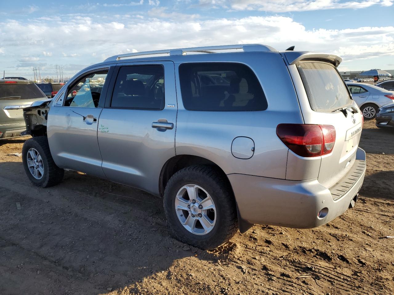 Изображение 2 2018 TOYOTA SEQUOIA SR5 2018 с VIN 5TDBY5G11JS159900