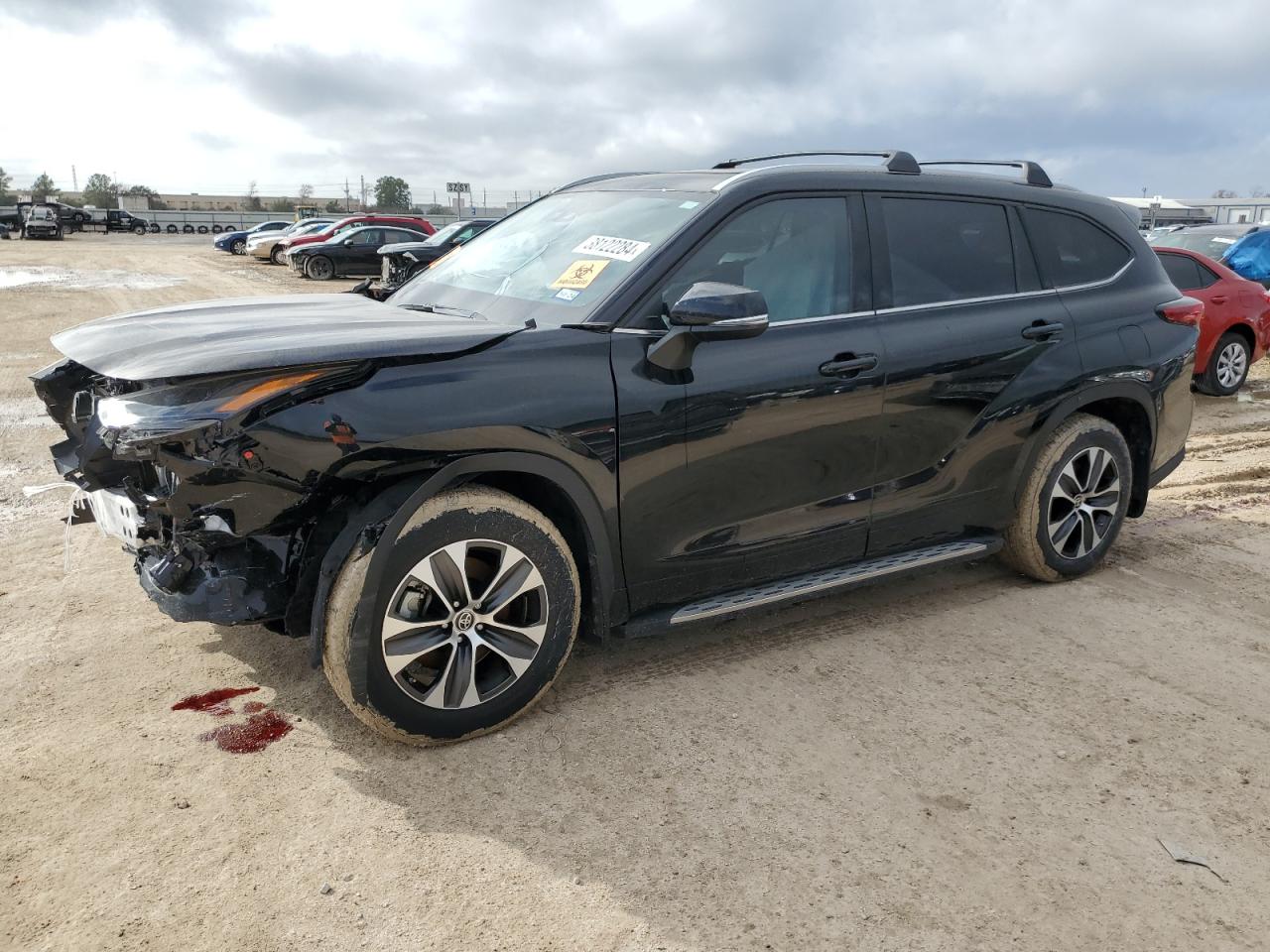 Image 1 of 2022 TOYOTA HIGHLANDER XLE 2022 with VIN 5TDGZRAH5NS141647