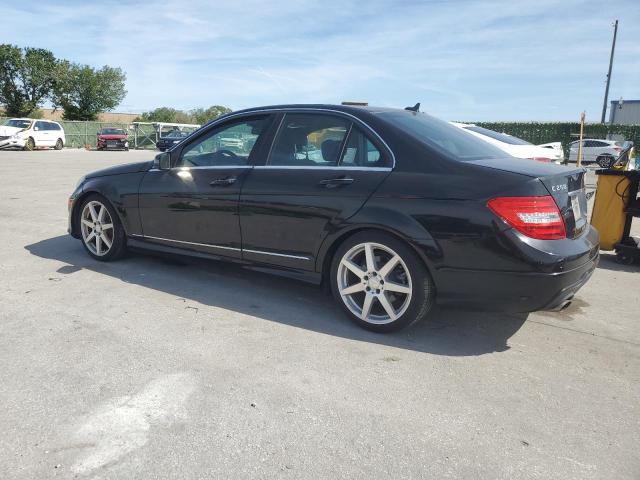 Obraz 2 z 2013 MERCEDES-BENZ C 250 2013 z VIN WDDGF4HB6DR270402