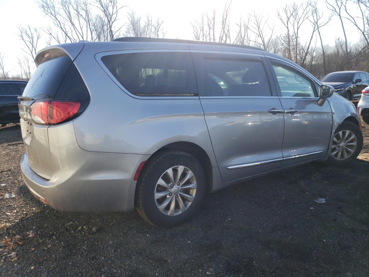 Obraz 3 z 2017 CHRYSLER PACIFICA TOURING L 2017 z VIN 2C4RC1BG7HR569265